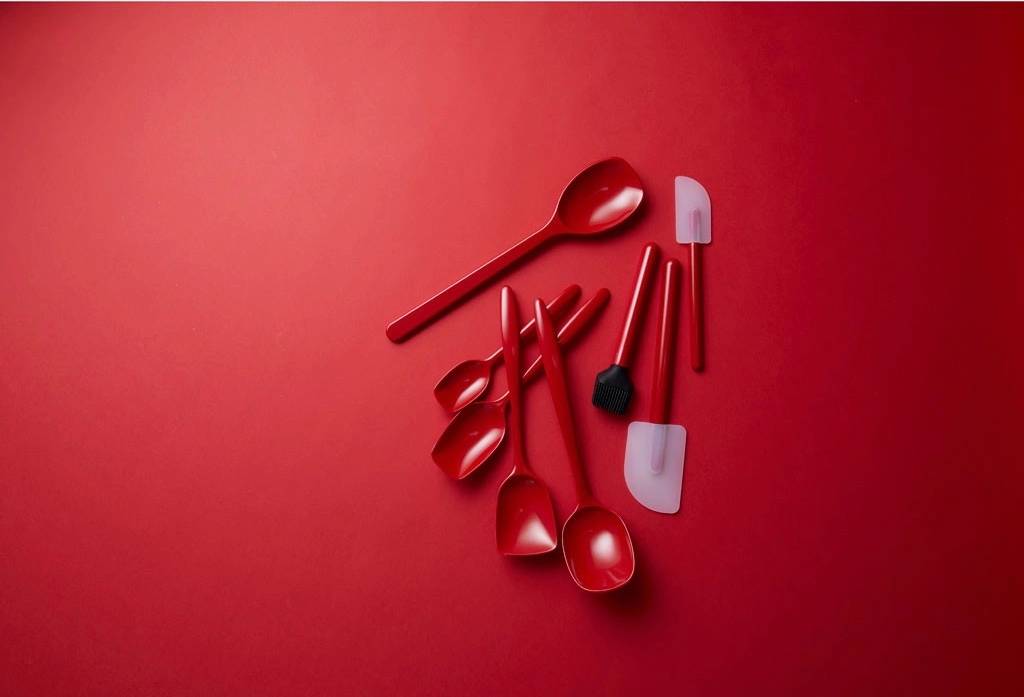 Rosti Kuchyňská stěrka na těsto Classic S Red