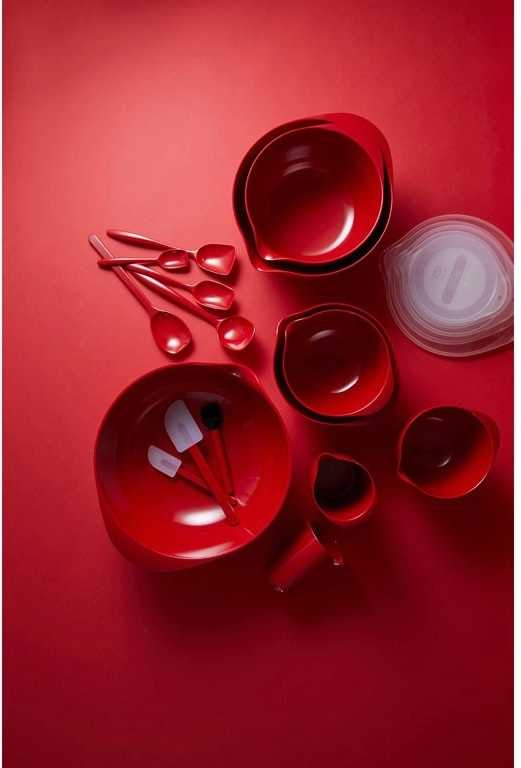 Rosti Kuchyňská stěrka na těsto Classic S Red