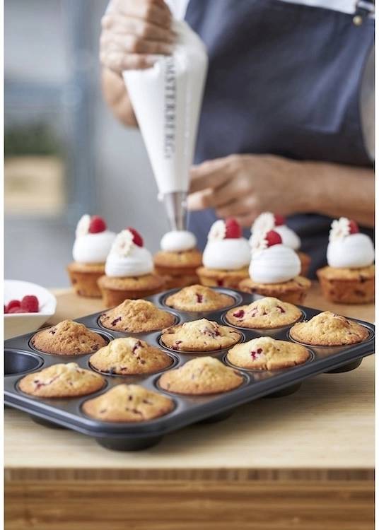 Blomsterbergs Kovová forma na muffiny Latte 27x36x3 cm