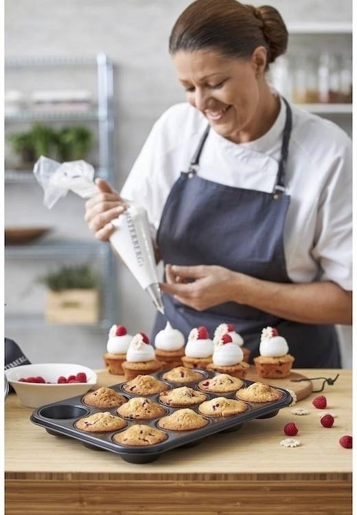 Blomsterbergs Kovová forma na muffiny Latte 27x36x3 cm