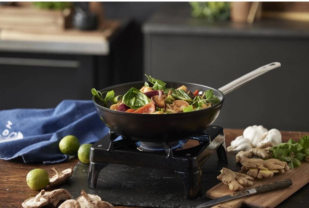 Holm Wok pánev 28 cm Black