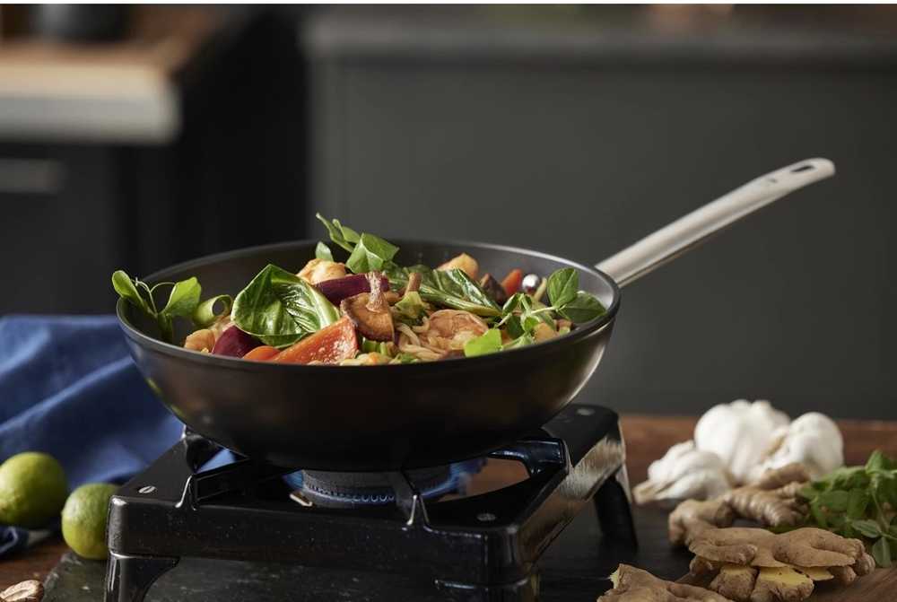 Holm Wok pánev 28 cm Black