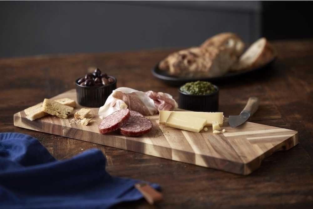 Holm Servírovací prkénko z akáciového dřeva 45x16,5x1,9 cm