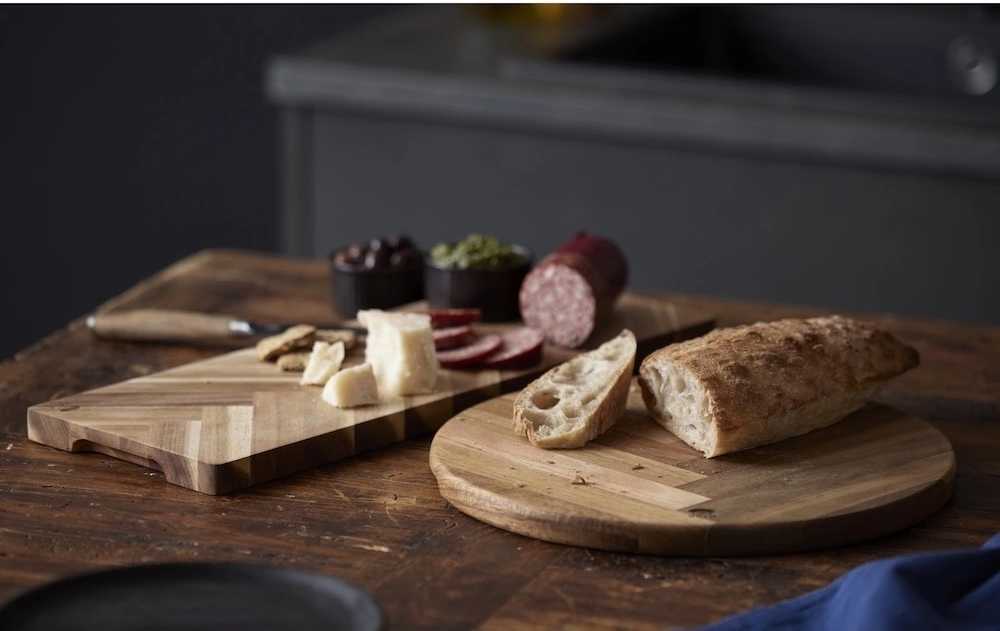 Holm Servírovací prkénko z akáciového dřeva 30,5x1,9 cm