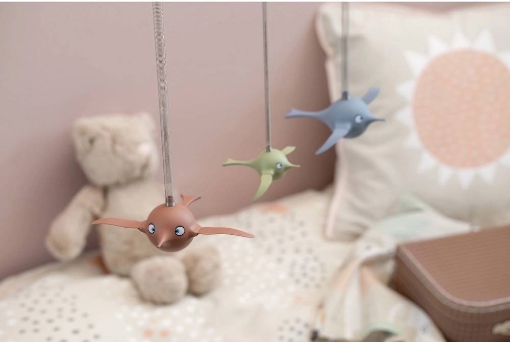 Hoptimist Visící figurka Hoptimist Soft Birdie M Ruby