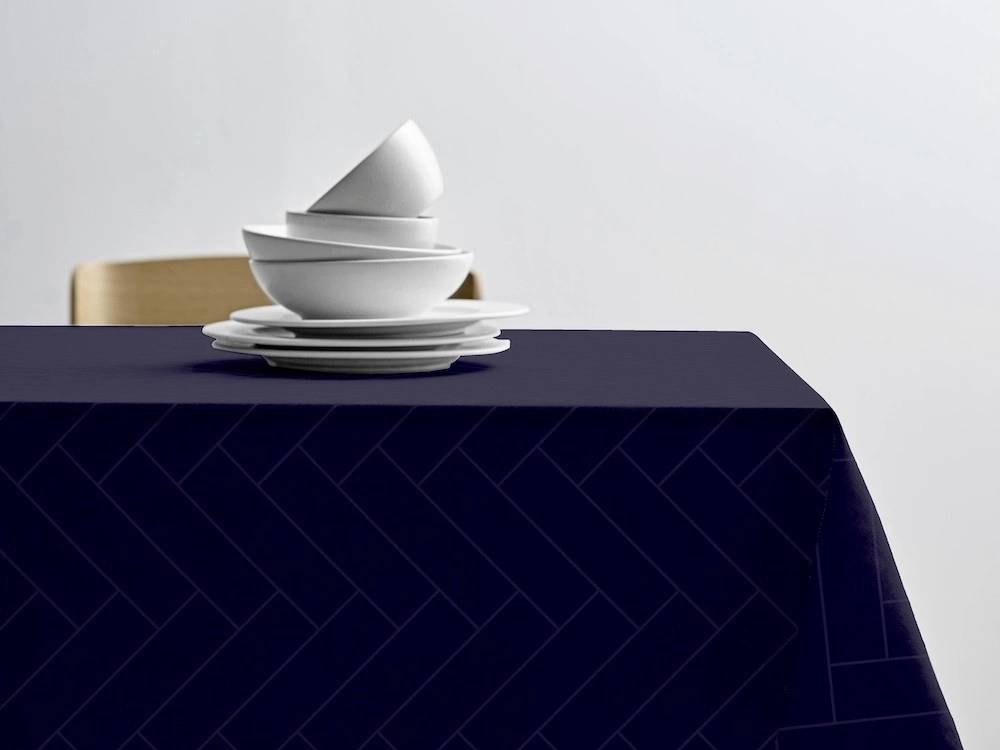 Södahl Akrylový ubrus s protiskluzovou úpravou 140 cm Tiles Indigo
