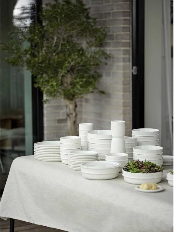 Zone Denmark Porcelánový mělký talíř 24 cm Eau Offwhite