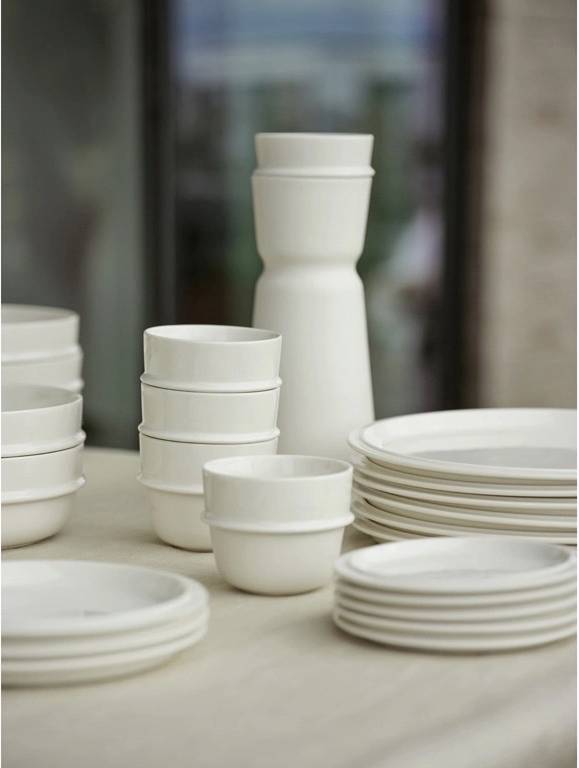 Zone Denmark Porcelánový mělký talíř 24 cm Eau Offwhite