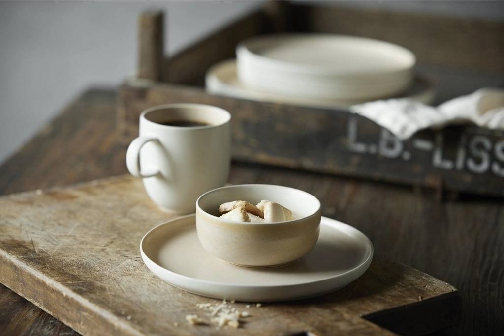 Studio Round Kameninový hrnek North 33 cl White/Matte Sand