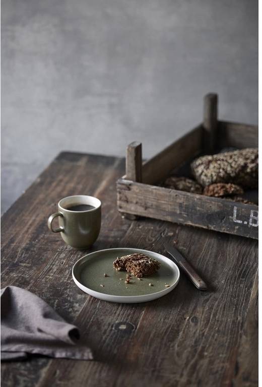 Studio Round Kameninový hrnek North 33 cl Matte Moss/White