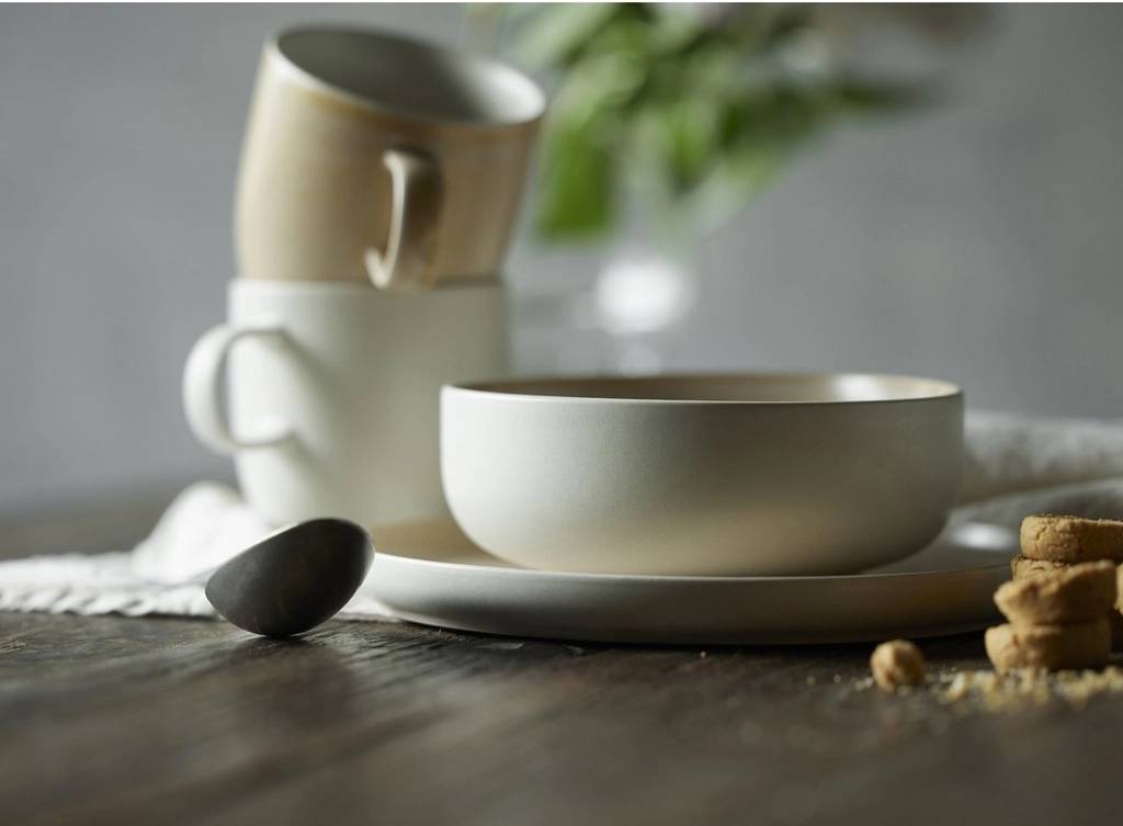 Studio Round Kameninový hrnek North 33 cl Matte Sand/White