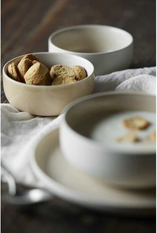 Studio Round Kameninová servírovací miska North 11 cm Matte Sand/White