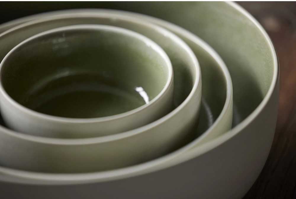 Studio Round Kameninová servírovací miska na polévku North 15 cm White/Shiny Moss