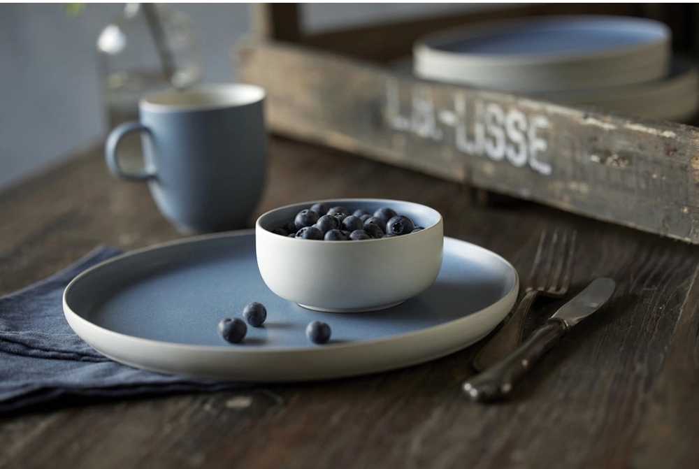 Studio Round Kameninový mělký talíř North 27 cm White/Matte River