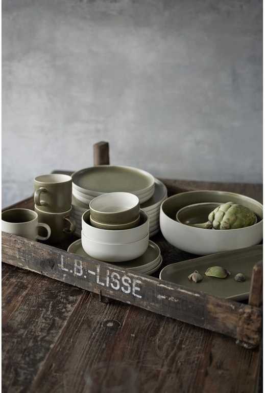 Studio Round Kameninový mělký talíř North 27 cm White/Matte Moss