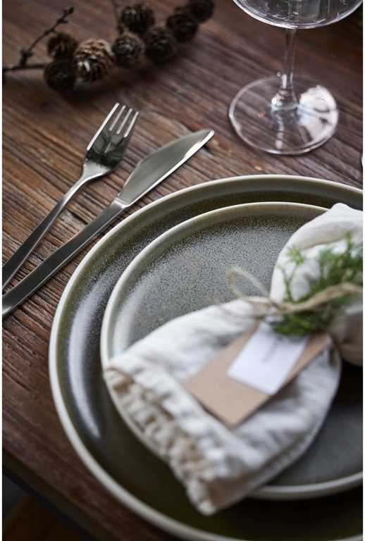 Studio Round Kameninový mělký talíř North 27 cm White/Matte Moss