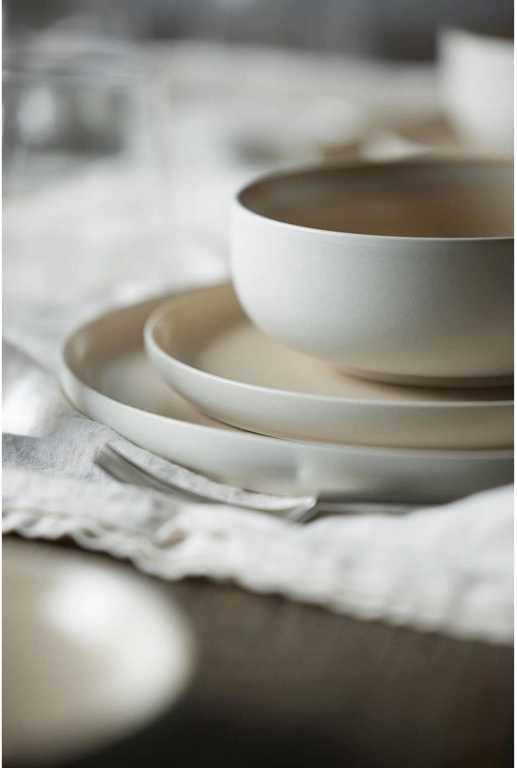 Studio Round Kameninový mělký talíř North 27 cm White/Matte Sand