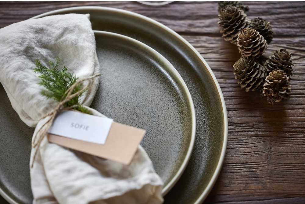 Studio Round Kameninový dezertní talíř North 21 cm White/Matte Moss