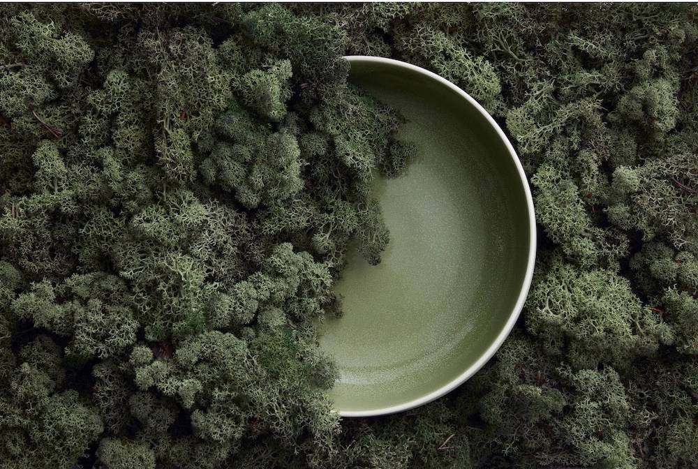 Studio Round Kameninová mísa na salát North 25 cm White/Shiny Moss