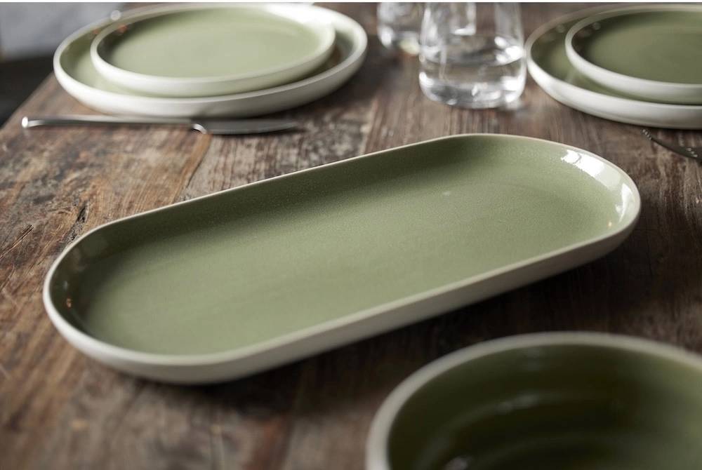 Studio Round Kameninový servírovací tác North 38 x 19 cm White/Shiny Moss