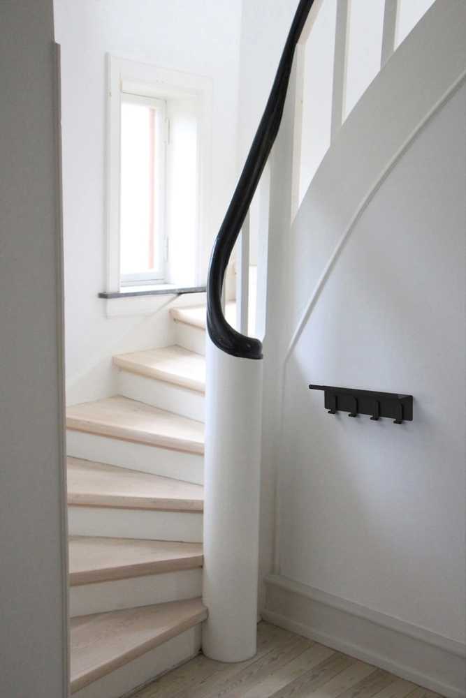 Zone Denmark Kovová police A-Hallway Black