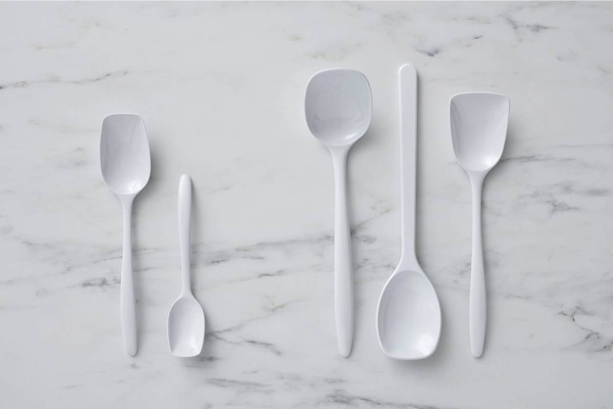 Rosti Kuchyňská lžíce široká Classic White