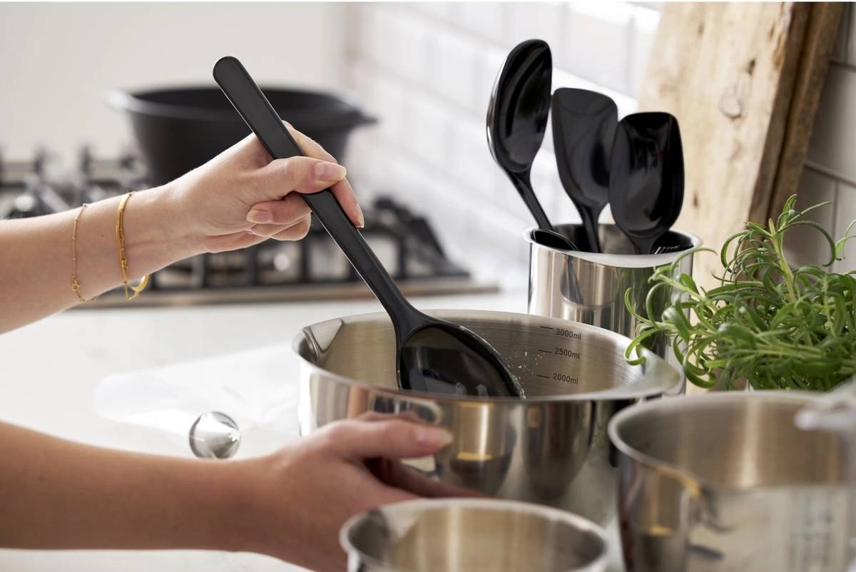 Rosti Kuchyňská lžíce široká Classic Black