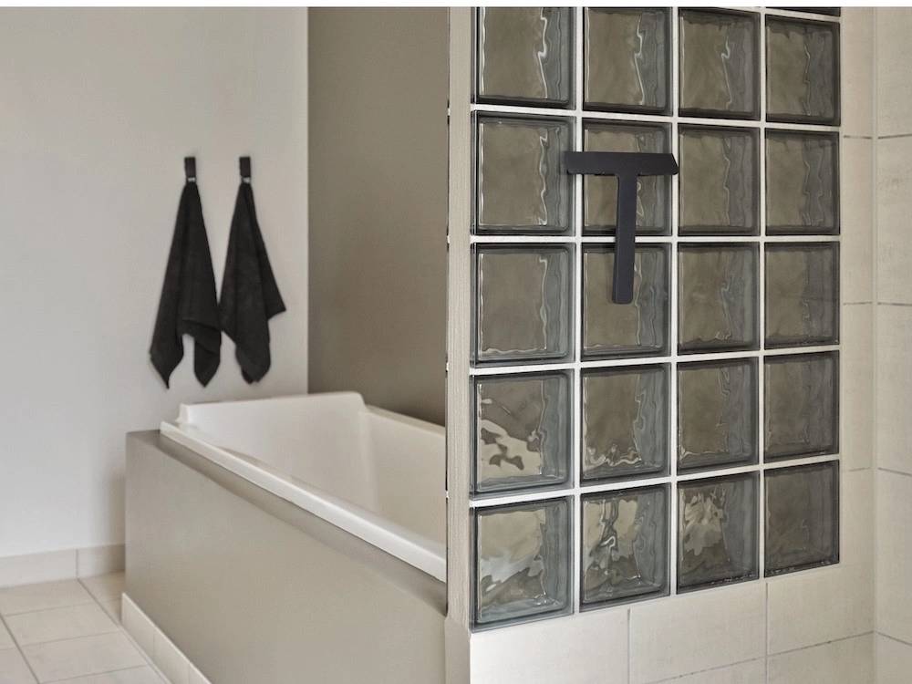 Zone Denmark Koupelnová stěrka se stojánkem Ume Black