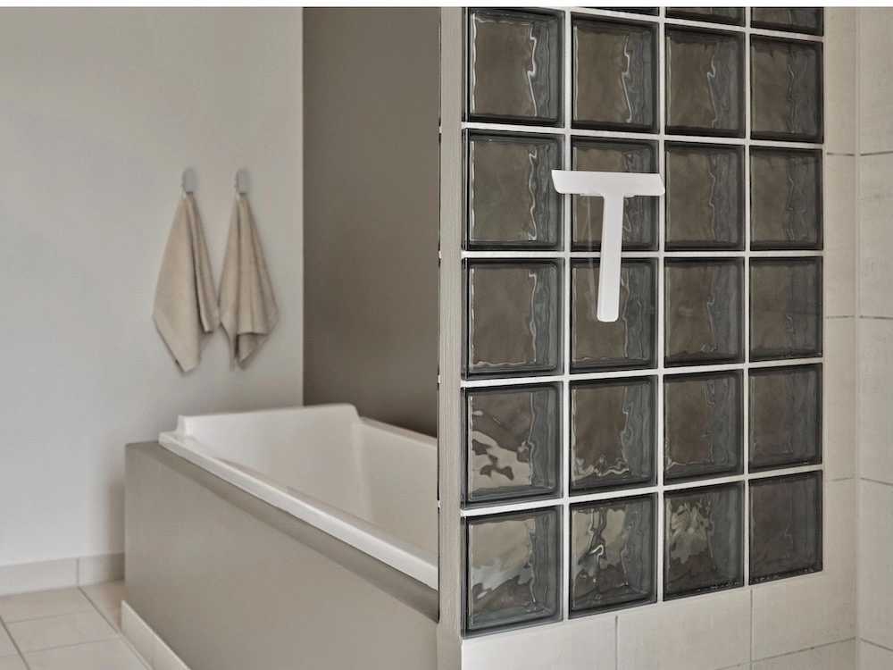 Zone Denmark Koupelnová stěrka se stojánkem Ume White