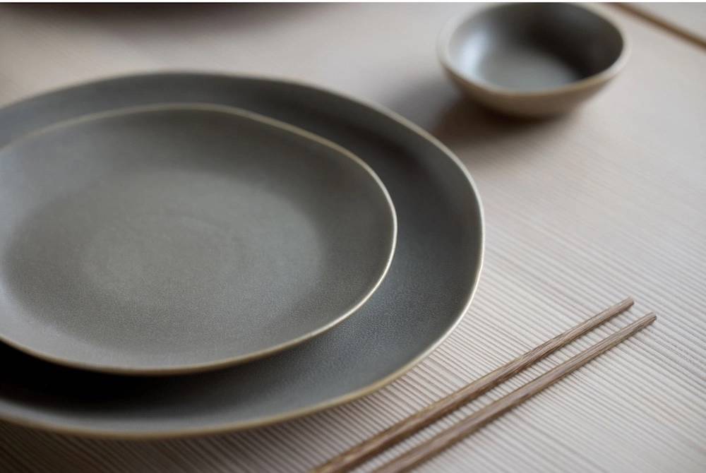 Villa Collection Kameninový mělký talíř Shoku Warm Brown 20 cm