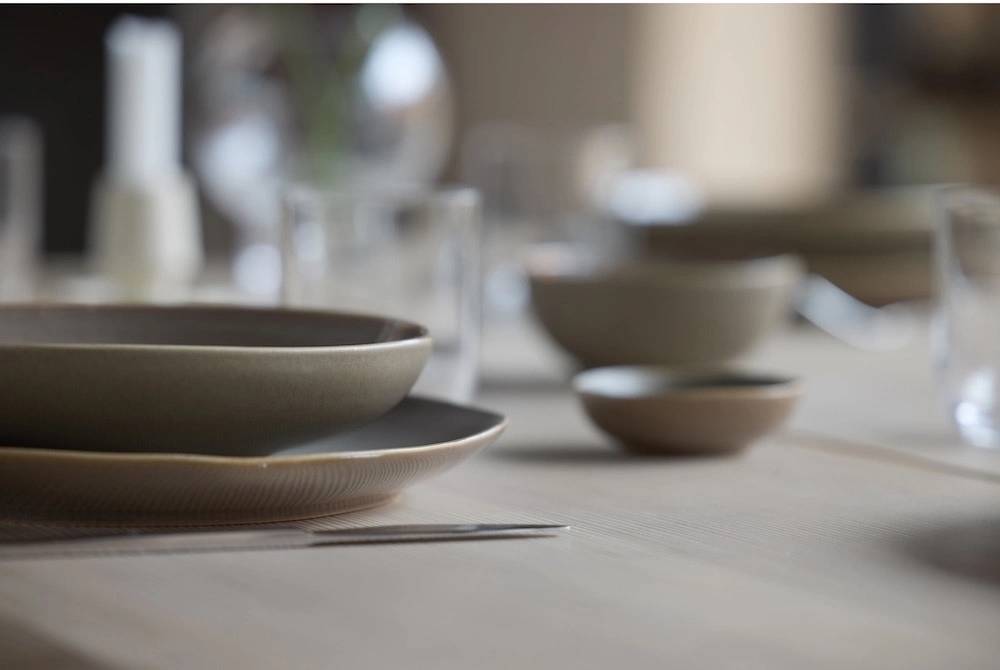 Villa Collection Kameninový mělký talíř Shoku Warm Brown 27 cm