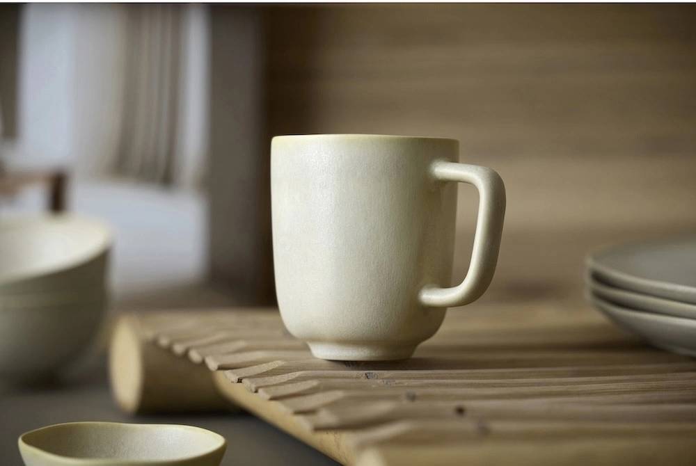 Villa Collection Kameninový hrnek s ouškem Shoku Soft Beige 33 cl