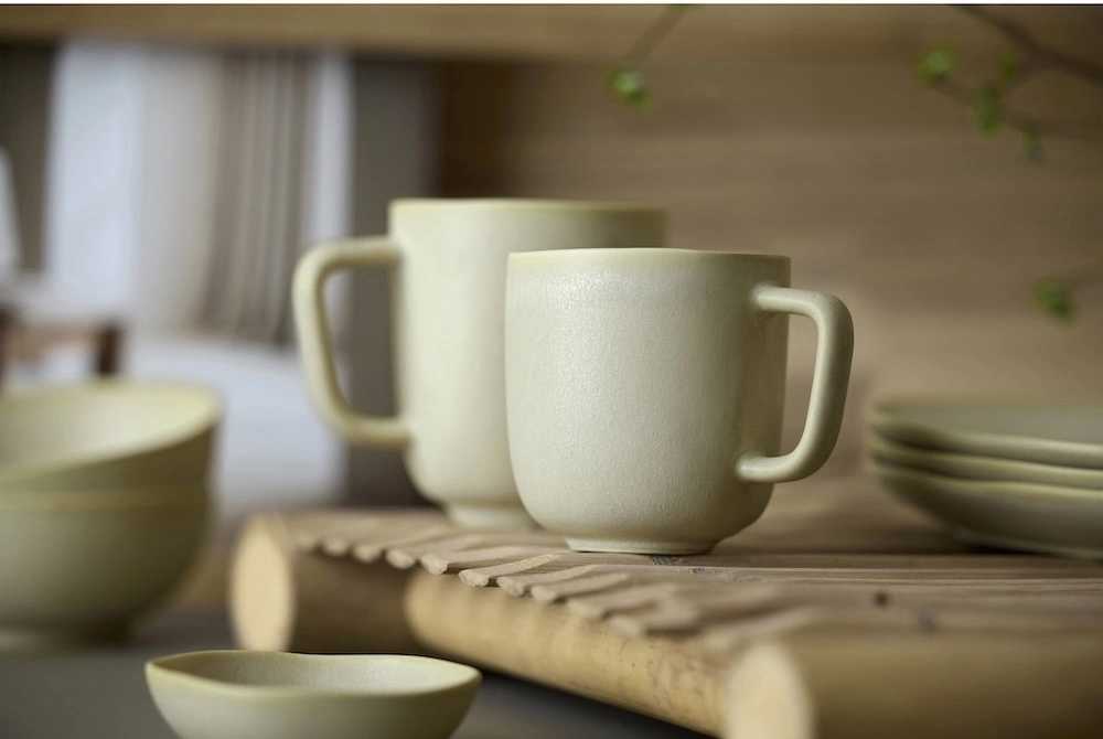 Villa Collection Kameninový hrnek s ouškem Shoku Soft Beige 33 cl