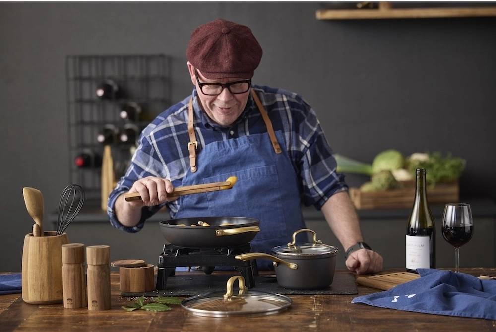 Holm Sada mlýnků na sůl a pepř z akáciového dřeva 15,2 cm (2 ks)