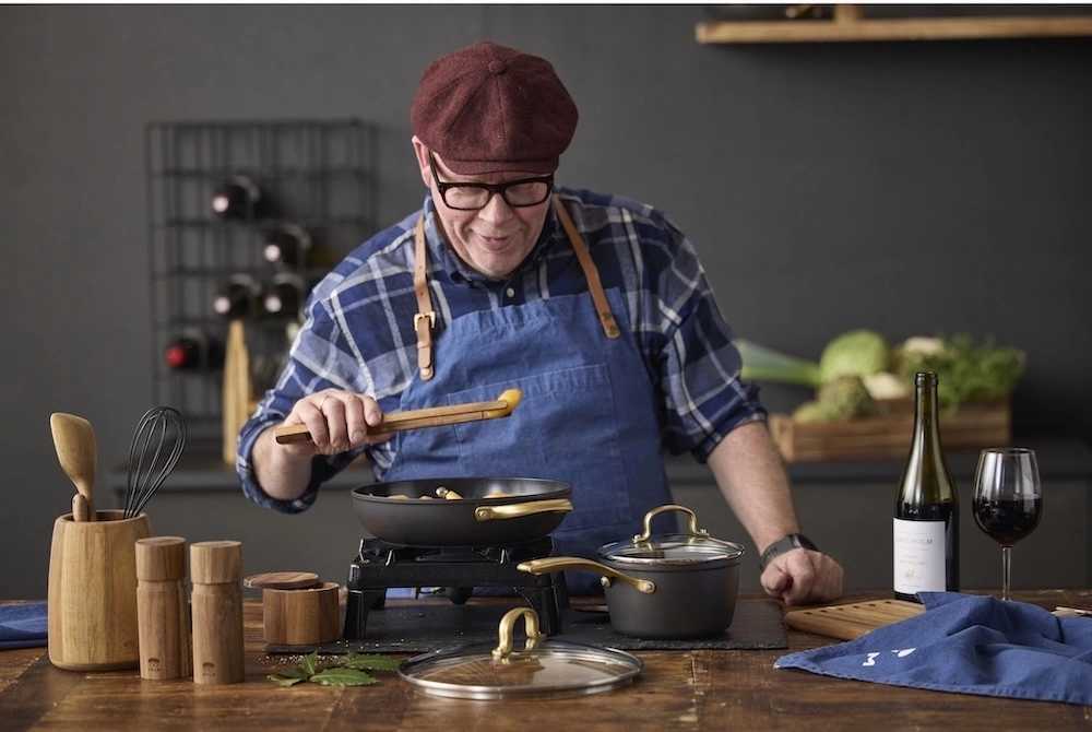 Holm Sada mlýnků na sůl a pepř z akáciového dřeva 15,2 cm (2 ks)