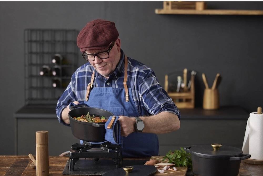 Holm Mlýnek na pepř z akáciové dřeva 20,3 cm