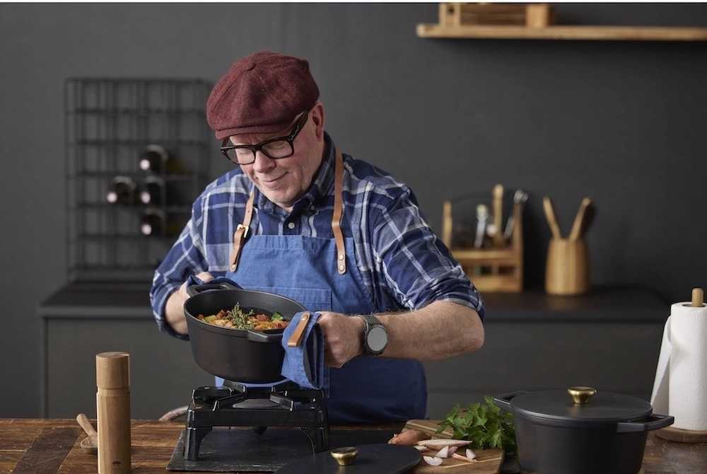 Holm Mlýnek na pepř z akáciové dřeva 20,3 cm