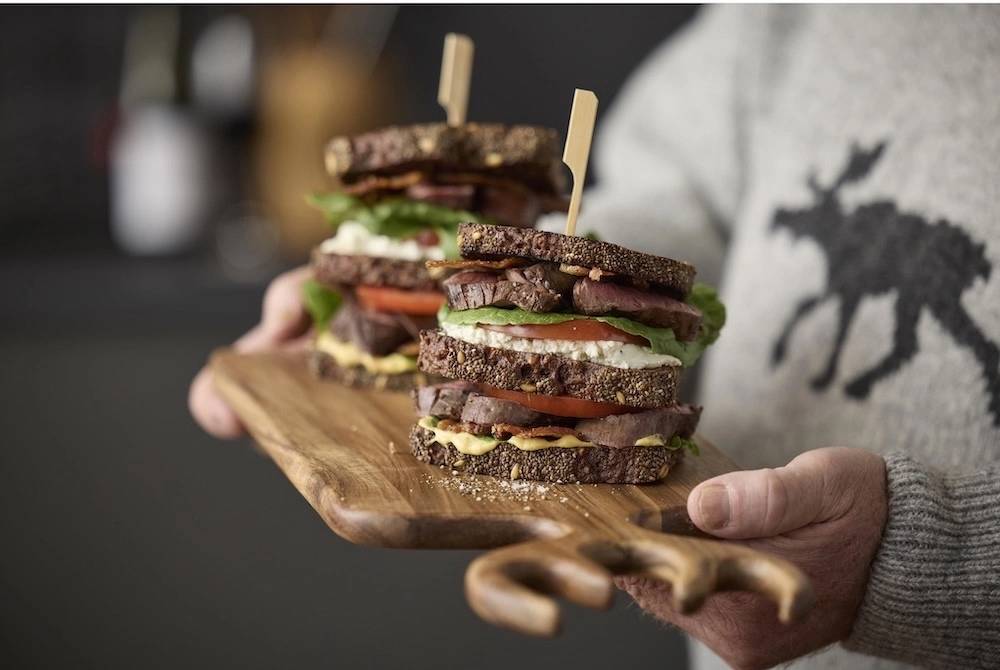 Holm Servírovací prkénko z akáciového dřeva 36x21 cm