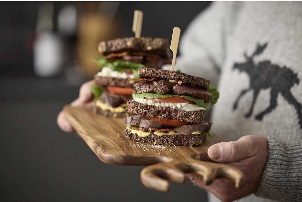 Holm Servírovací prkénko z akáciového dřeva 36x21 cm