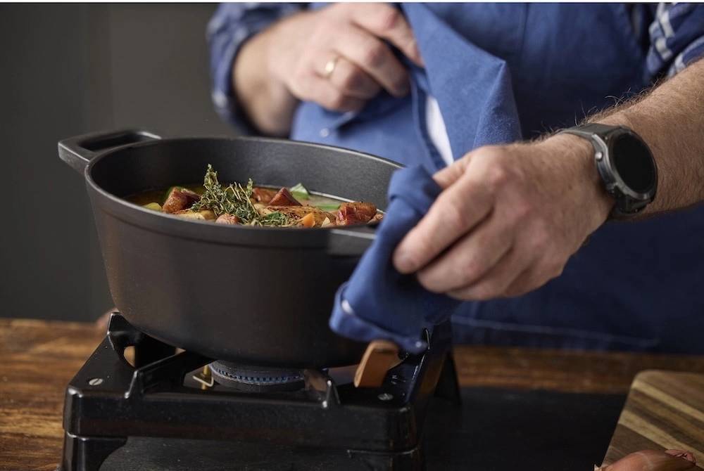 Holm Litinový kastrol oválný 3,8l Black