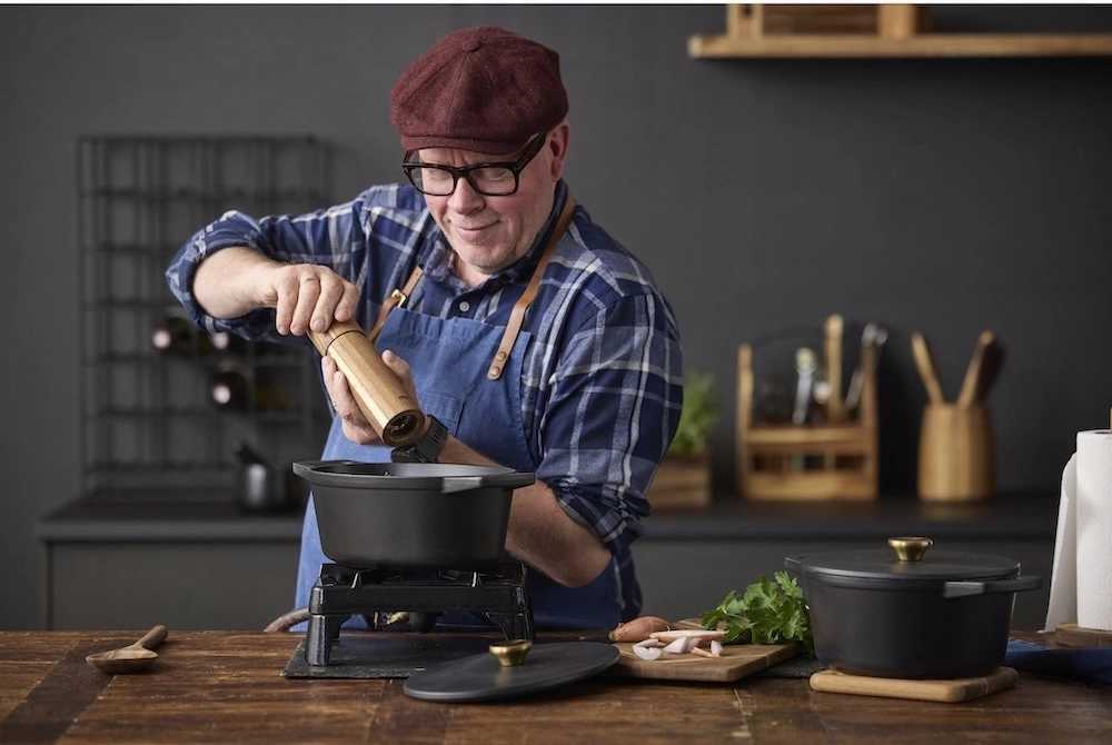 Holm Litinový kastrol oválný 3,8l Black