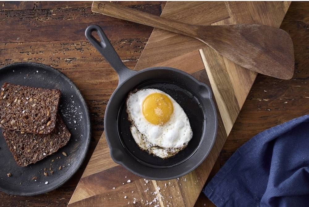 Holm Malá litinová pánev na smažení 14 cm Black