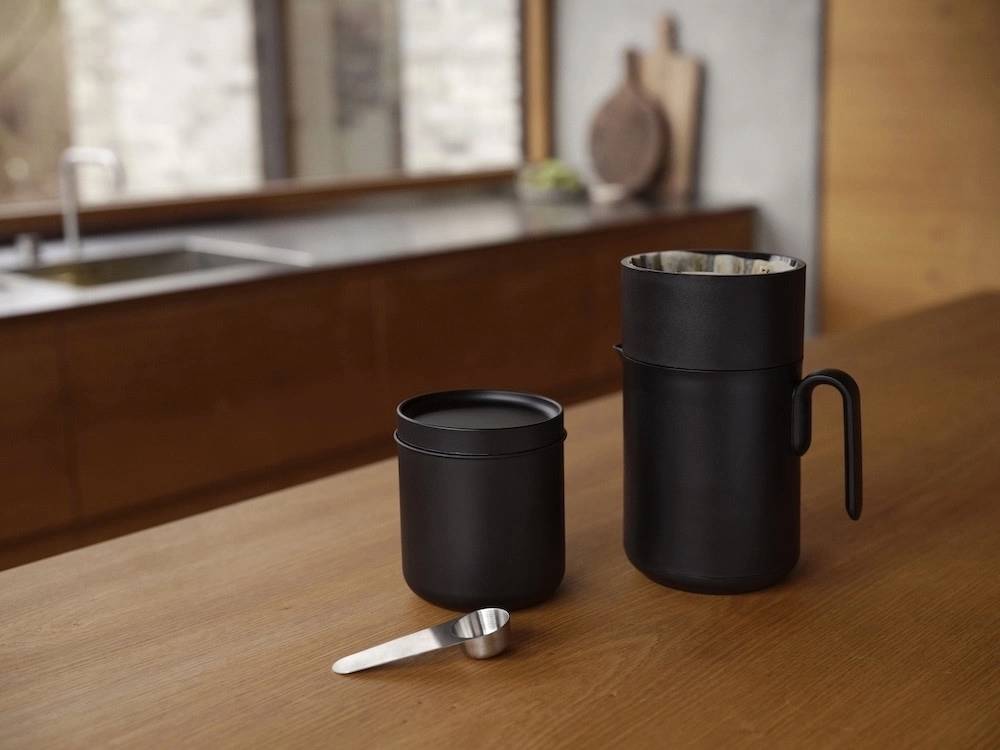 Zone Denmark Dóza na kafe s lžičkou 1,1l Singles Black