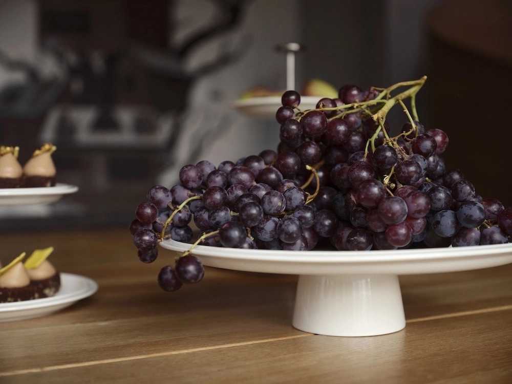 Zone Denmark Stojan na dort 32c, Eau Offwhite