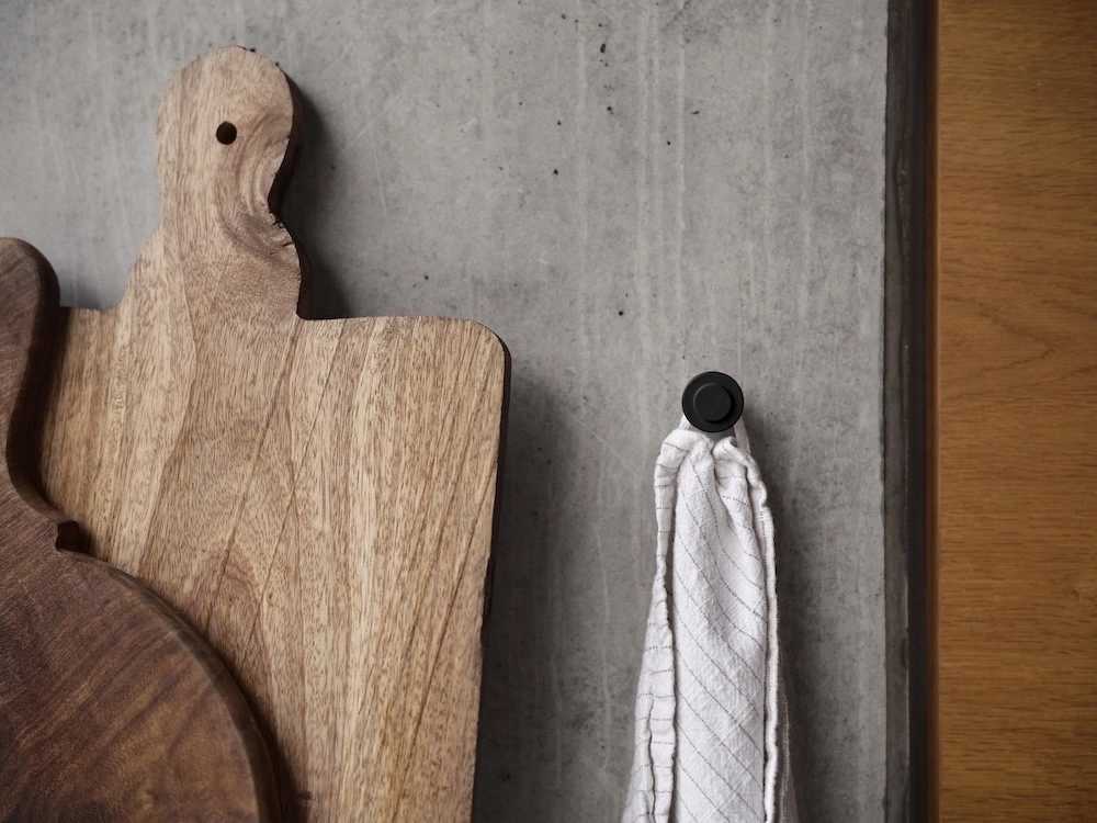 Zone Denmark Háček na zeď 2ks Sensu Black 