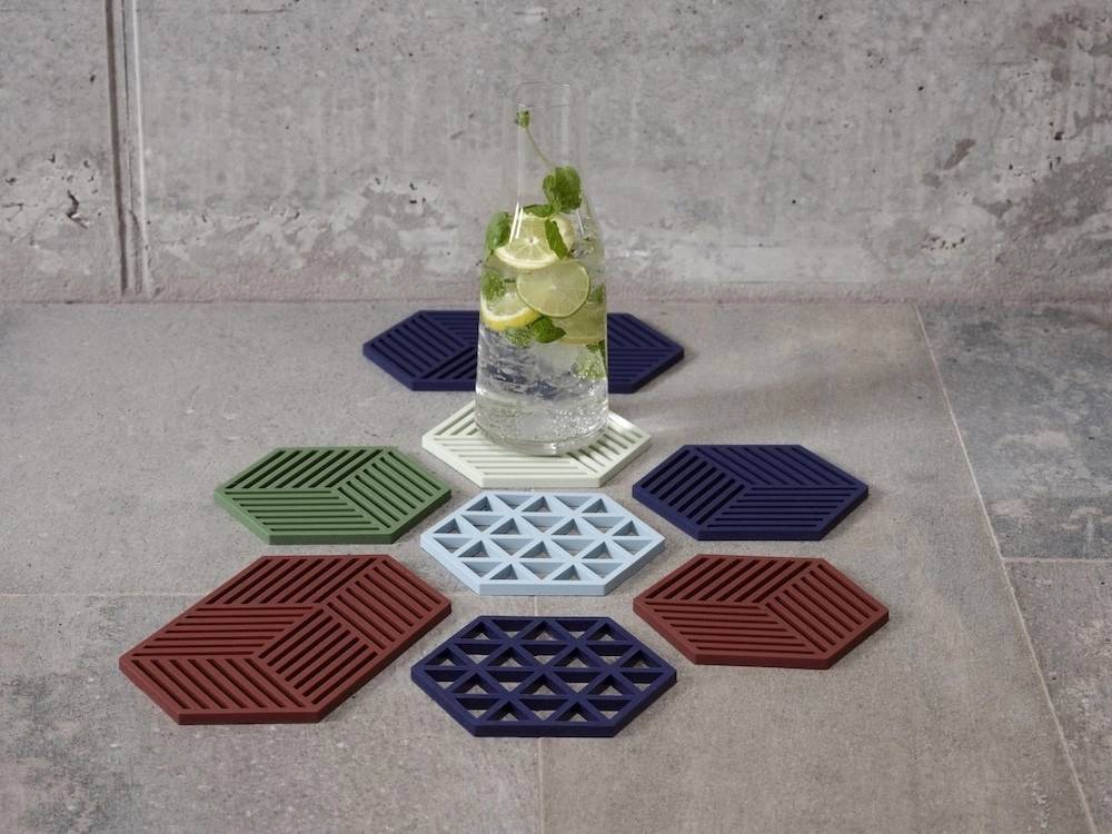 Zone Denmark Silikonová podložka pod horké Hexagon Burgundy