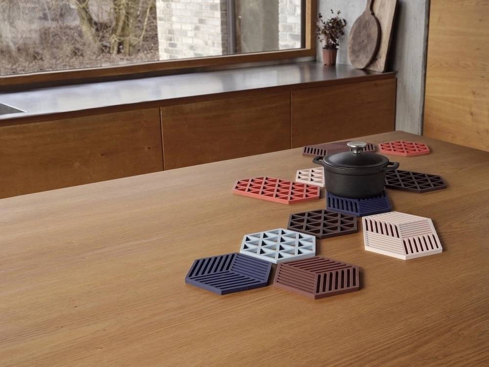 Zone Denmark Silikonová podložka pod horké Hexagon Midnight