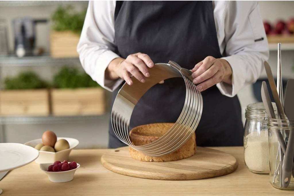 Blomsterbergs Nastavitelný kráječ na dorty 24-30x8cm