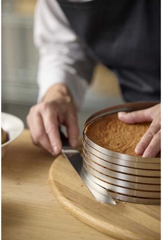 Blomsterbergs Nastavitelný kráječ na dorty 24-30x8cm