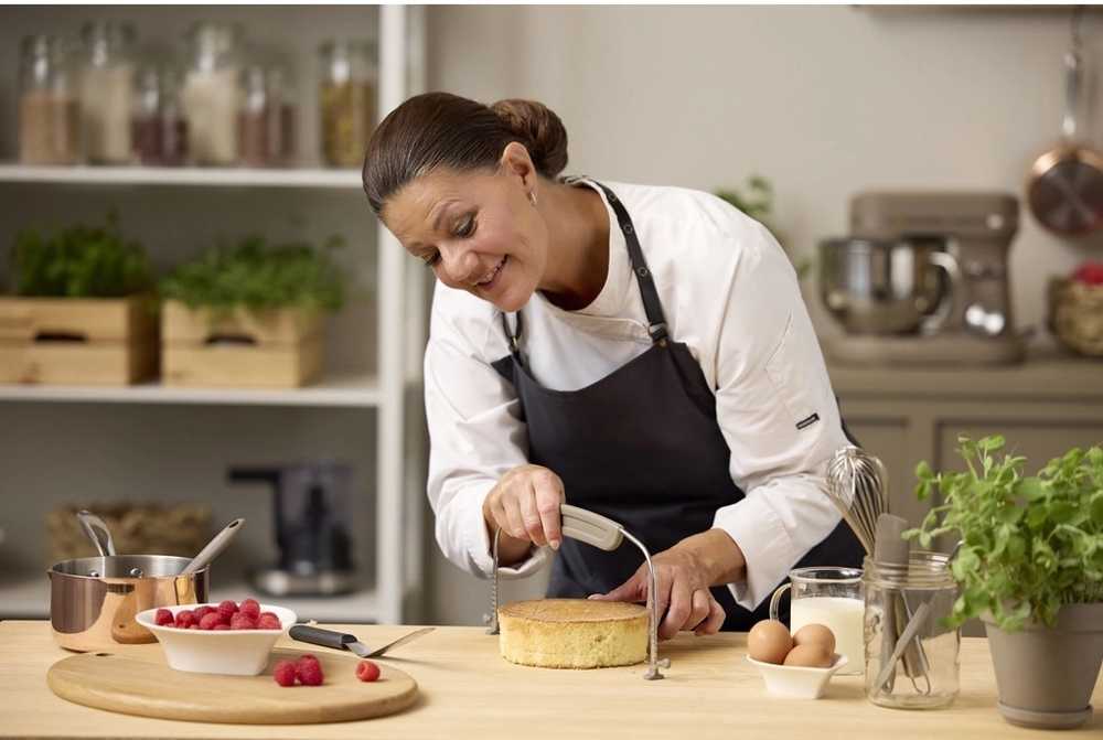 Blomsterbergs Kráječ dortů/korpusů Latte